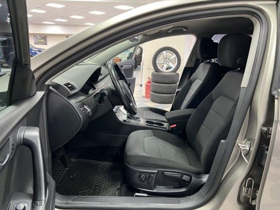 Volkswagen Passat Comfortline, 1.8 л, Робот, 2014 фото 16
