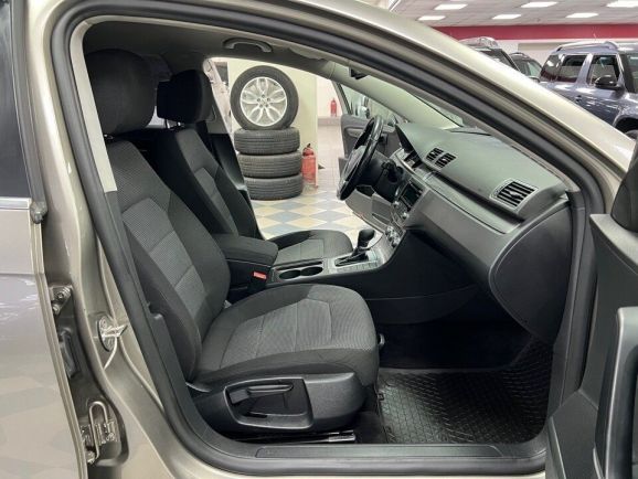 Volkswagen Passat Comfortline, 1.8 л, Робот, 2014 фото 17