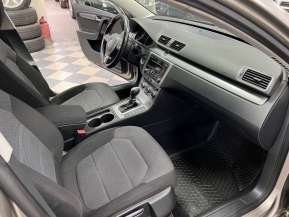 Volkswagen Passat Comfortline, 1.8 л, Робот, 2014 фото 18
