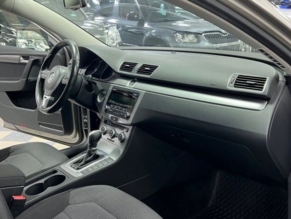 Volkswagen Passat Comfortline, 1.8 л, Робот, 2014 фото 19