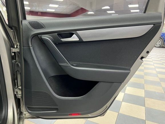 Volkswagen Passat Comfortline, 1.8 л, Робот, 2014 фото 2