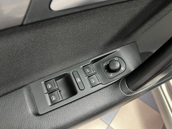 Volkswagen Passat Comfortline, 1.8 л, Робот, 2014 фото 1