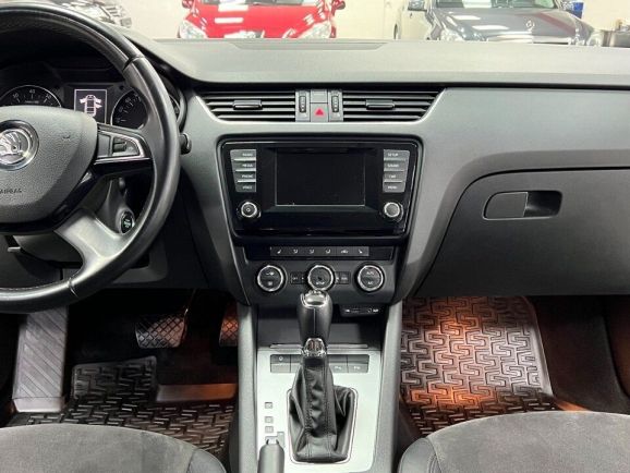 Skoda Octavia Laurin&Klement, 1.8 л, Робот, 2014 фото 10