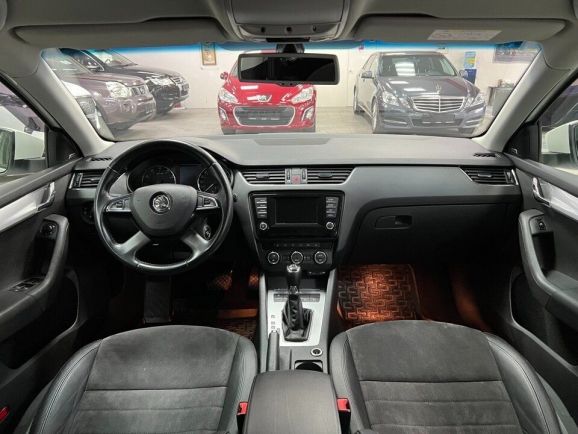 Skoda Octavia Laurin&Klement, 1.8 л, Робот, 2014 фото 12