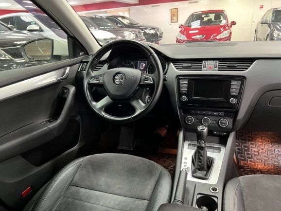 Skoda Octavia Laurin&Klement, 1.8 л, Робот, 2014 фото 14