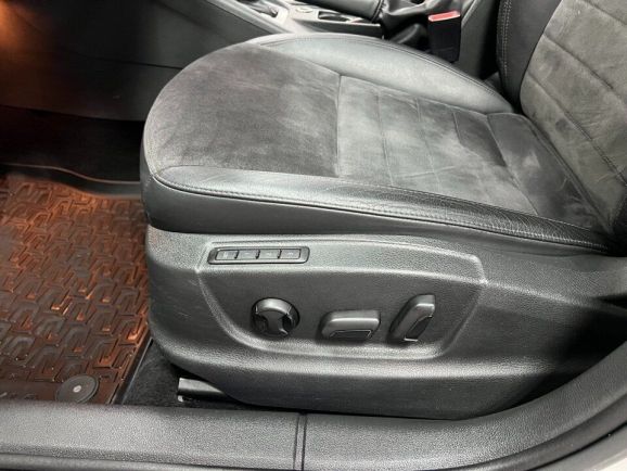 Skoda Octavia Laurin&Klement, 1.8 л, Робот, 2014 фото 15