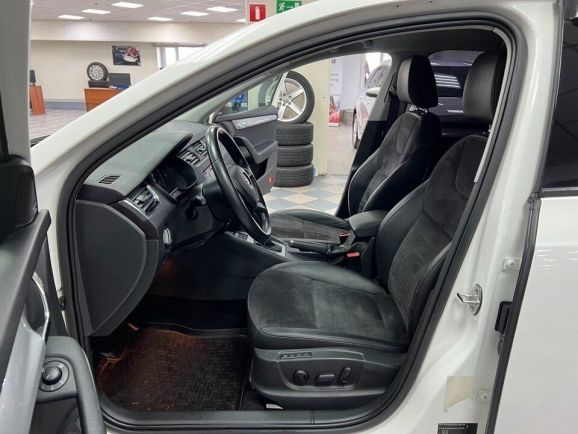 Skoda Octavia Laurin&Klement, 1.8 л, Робот, 2014 фото 16