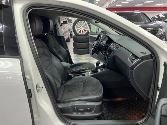 Skoda Octavia Laurin&Klement, 1.8 л, Робот, 2014 фото 17