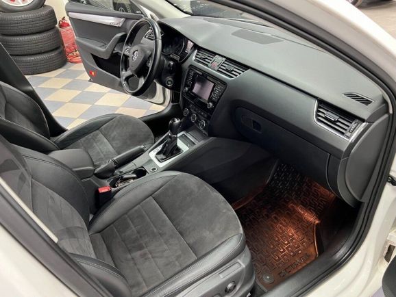 Skoda Octavia Laurin&Klement, 1.8 л, Робот, 2014 фото 18