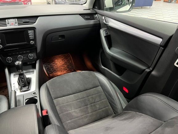 Skoda Octavia Laurin&Klement, 1.8 л, Робот, 2014 фото 20