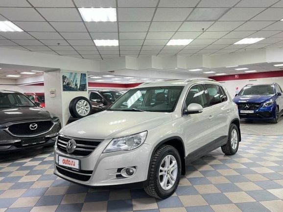Volkswagen Tiguan Sport&Style, 2.0 л, АТ, 2010 фото 3