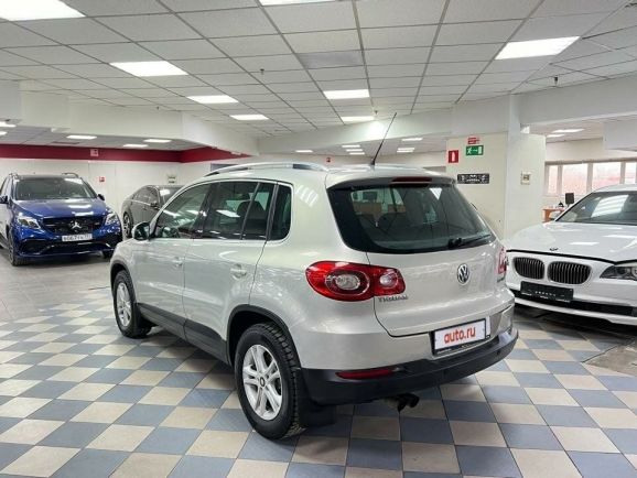 Volkswagen Tiguan Sport&Style, 2.0 л, АТ, 2010 фото 8