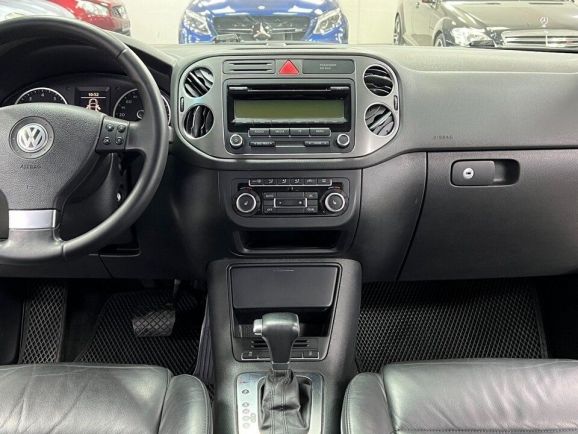 Volkswagen Tiguan Sport&Style, 2.0 л, АТ, 2010 фото 9