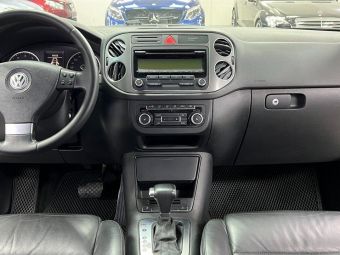Volkswagen Tiguan Sport&Style, 2.0 л, АКПП, 2010 фото 9