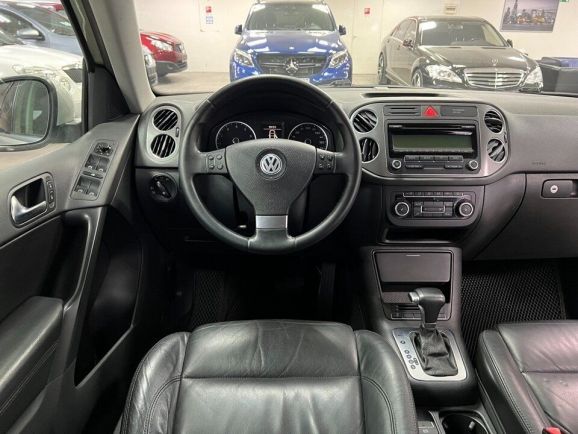 Volkswagen Tiguan Sport&Style, 2.0 л, АТ, 2010 фото 11