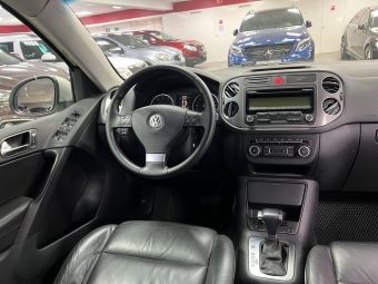 Volkswagen Tiguan Sport&Style, 2.0 л, АКПП, 2010 фото 12