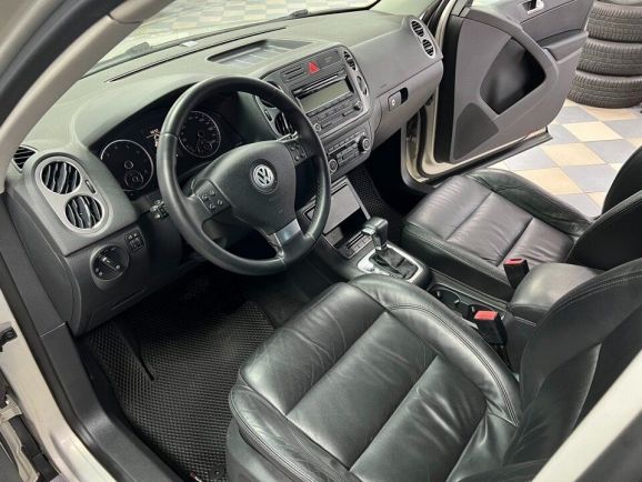 Volkswagen Tiguan Sport&Style, 2.0 л, АТ, 2010 фото 13