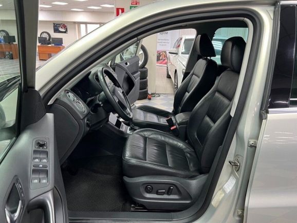 Volkswagen Tiguan Sport&Style, 2.0 л, АТ, 2010 фото 14