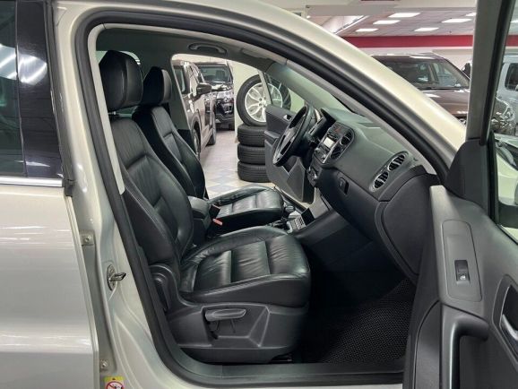 Volkswagen Tiguan Sport&Style, 2.0 л, АТ, 2010 фото 15