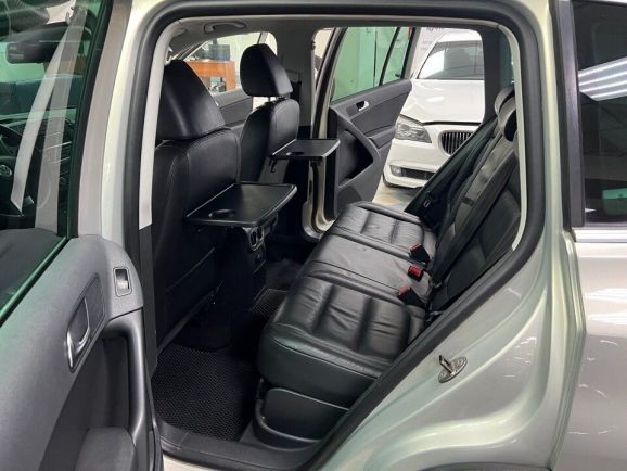 Volkswagen Tiguan Sport&Style, 2.0 л, АТ, 2010 фото 17