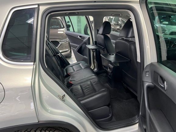 Volkswagen Tiguan Sport&Style, 2.0 л, АТ, 2010 фото 18