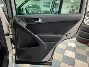 Volkswagen Tiguan Sport&Style, 2.0 л, АКПП, 2010 фото 2