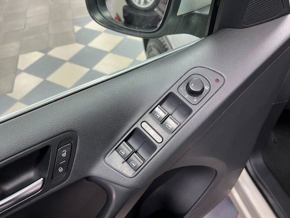 Volkswagen Tiguan Sport&Style, 2.0 л, АТ, 2010 фото 1