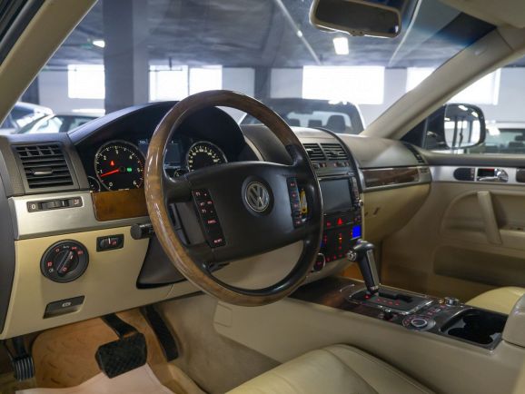 Volkswagen Touareg V6 3.0TDI, 3.0 л, АТ, 2010 фото 9