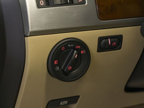 Volkswagen Touareg V6 3.0TDI, 3.0 л, АТ, 2010 фото 11