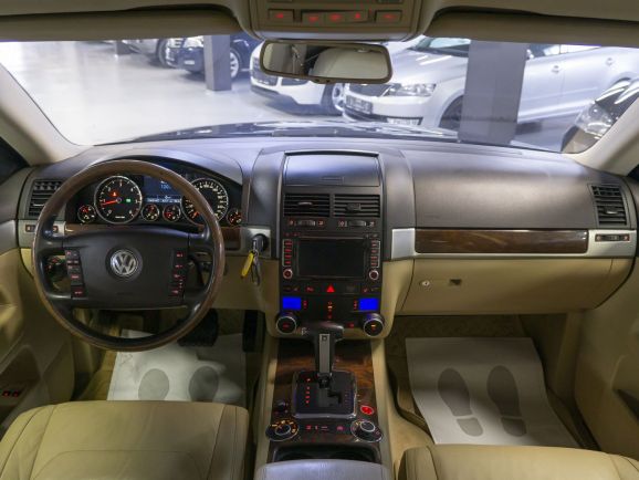 Volkswagen Touareg V6 3.0TDI, 3.0 л, АТ, 2010 фото 12