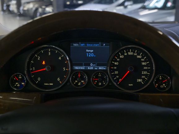 Volkswagen Touareg V6 3.0TDI, 3.0 л, АТ, 2010 фото 14