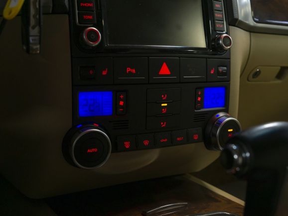 Volkswagen Touareg V6 3.0TDI, 3.0 л, АТ, 2010 фото 15