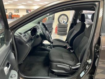 Kia Rio Luxe, 1.6 л, МКПП, 2015 фото 11