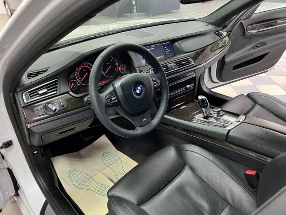 BMW 7 серии 740, 3.0 л, АТ, 2011 фото 9