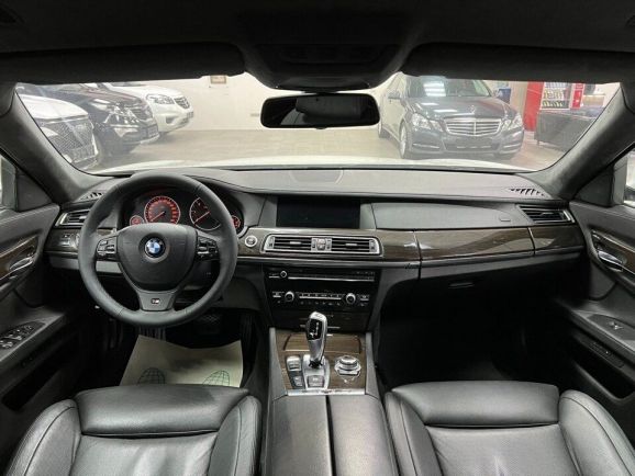 BMW 7 серии 740, 3.0 л, АТ, 2011 фото 12