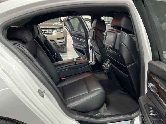 BMW 7 серии 740, 3.0 л, АТ, 2011 фото 1