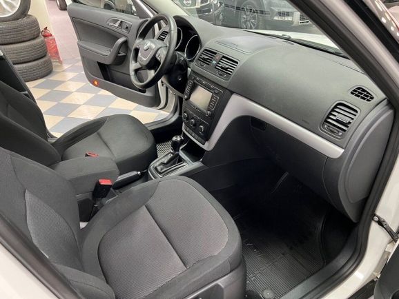 Skoda Yeti Ambition, 1.8 л, Робот, 2013 фото 19