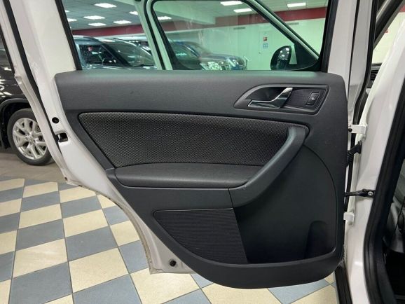 Skoda Yeti Ambition, 1.8 л, Робот, 2013 фото 1