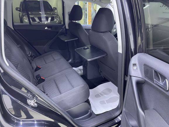 Volkswagen Tiguan, 2.0 л, АТ, 2010 фото 1