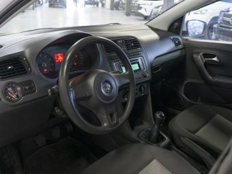 Volkswagen Polo, 1.6 л, МКПП, 2013 фото 9