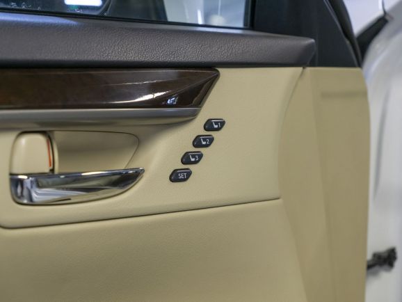 Lexus ES Premium +hatch, 2.5 л, АТ, 2014 фото 11