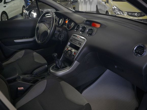 Peugeot 308, 1.6 л, МТ, 2010 фото 2