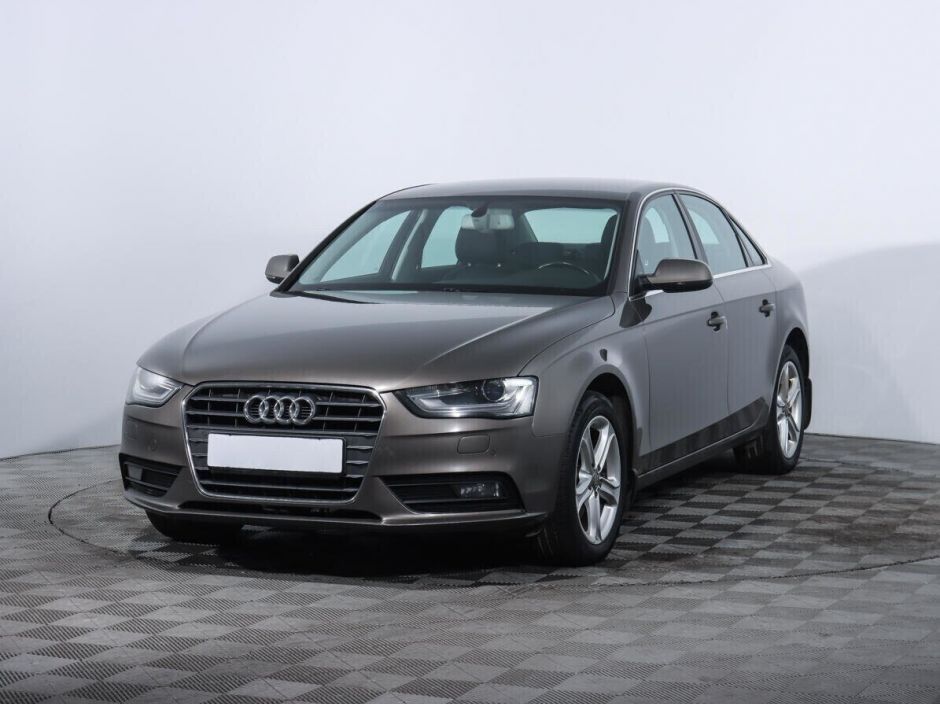 Audi A4, 1.8 л, Вариатор, 2011 фото 3