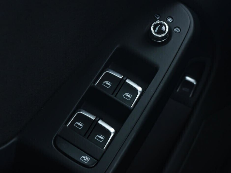 Audi A4, 1.8 л, Вариатор, 2011 фото 9