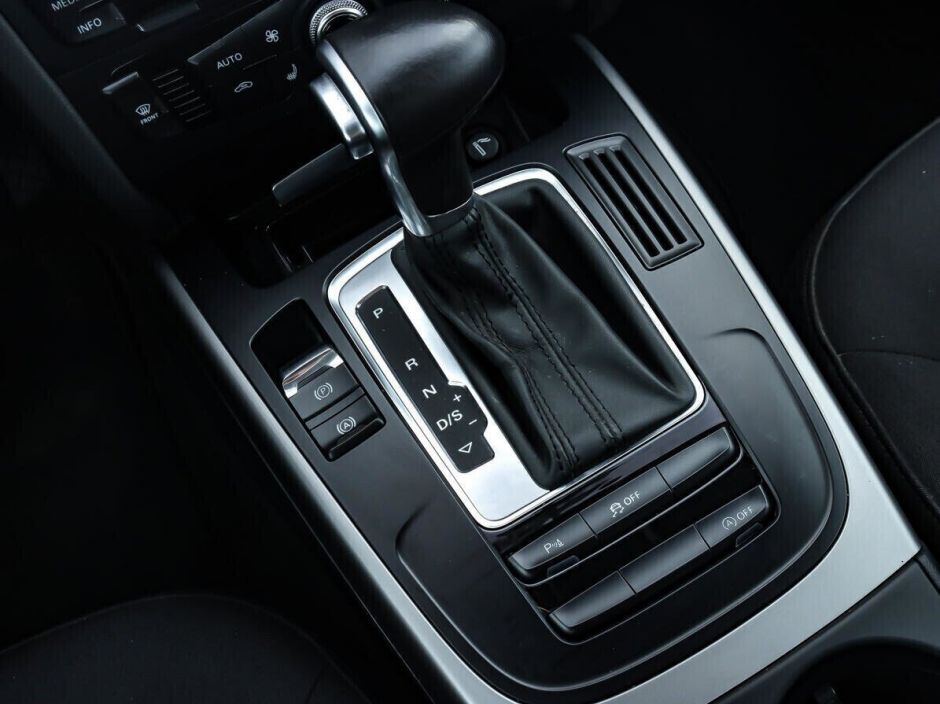 Audi A4, 1.8 л, Вариатор, 2011 фото 2