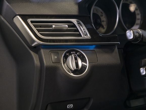 Mercedes-Benz E-Класс E300 4MATIC Особая серия, 3.5 л, АТ, 2015 фото 13