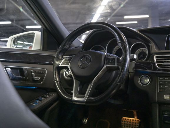 Mercedes-Benz E-Класс E300 4MATIC Особая серия, 3.5 л, АТ, 2015 фото 19