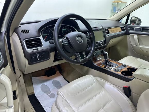 Volkswagen Touareg, 3.0 л, АТ, 2010 фото 11