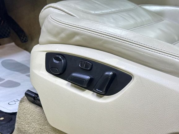 Volkswagen Touareg, 3.0 л, АТ, 2010 фото 12