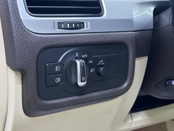 Volkswagen Touareg, 3.0 л, АТ, 2010 фото 13